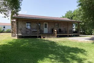 511 Commerce St, Palacios, TX 77465 - Photo 1