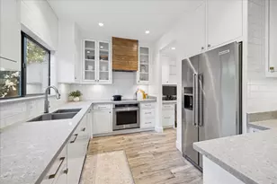 701 Bering Dr, Houston, TX 77057 - Photo 12