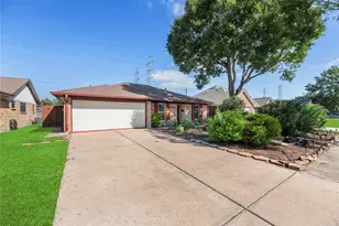 3803 Karen Ln, Pasadena, TX 77503 - Photo 2