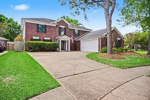 2101 Shadow Bay Cir, League City, TX 77573 - Photo 2