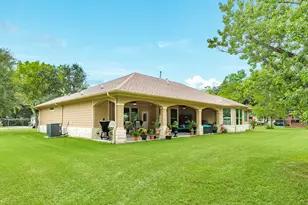 309 Hickman Ln, Angleton, TX 77515 - Photo 34