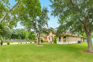 309 Hickman Ln, Angleton, TX 77515 - Photo 6