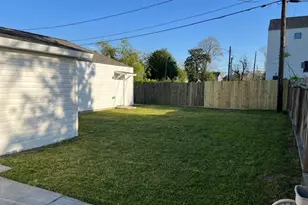 221 Hyta St, Houston, TX 77018 - Photo 2