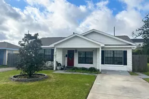 221 Hyta St, Houston, TX 77018 - Photo 1