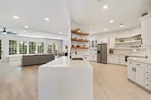 201 Vanderpool Ln, Houston, TX 77024 - Photo 4