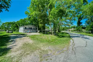 22418 E Shorewood Loop E, Houston, TX 77336 - Photo 2