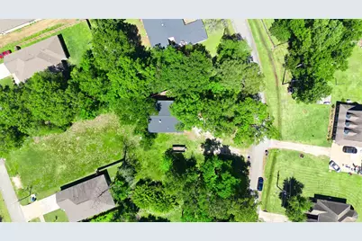 22418 E Shorewood Loop E, Houston, TX 77336 - Photo 20