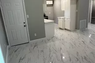 22418 E Shorewood Loop E, Houston, TX 77336 - Photo 10