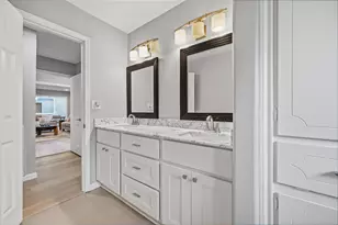 10703 Valley Forge Dr, Houston, TX 77042 - Photo 32