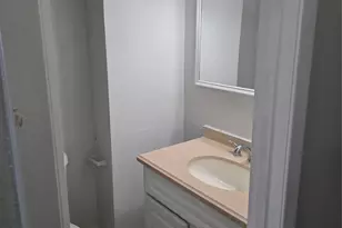 10343 Huntington Pl Dr, Houston, TX 77099 - Photo 16