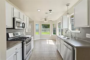1118 Lasso Ct, Alvin, TX 77511 - Photo 6