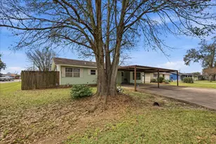 412 S 4th 1/2 St, Nederland, TX 77627 - Photo 2