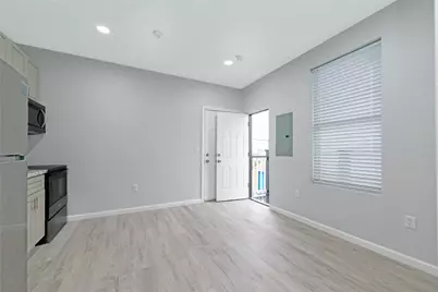 807 Avenue K #G, Galveston, TX 77550 - Photo 2