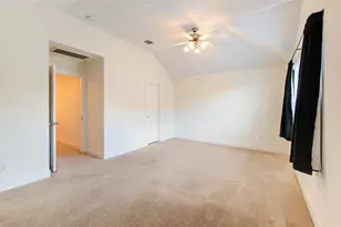 2710 Hullsmith Dr, Houston, TX 77063 - Photo 36