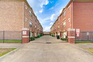 2710 Hullsmith Dr, Houston, TX 77063 - Photo 38