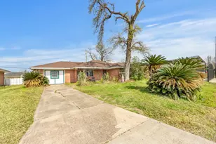 8901 Woodlyn Rd, Houston, TX 77078 - Photo 1