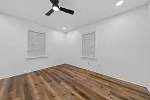 310 Nasturtium St, Lake Jackson, TX 77566 - Photo 10