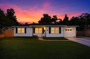 310 Nasturtium St, Lake Jackson, TX 77566 - Photo 1
