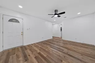 310 Nasturtium St, Lake Jackson, TX 77566 - Photo 4