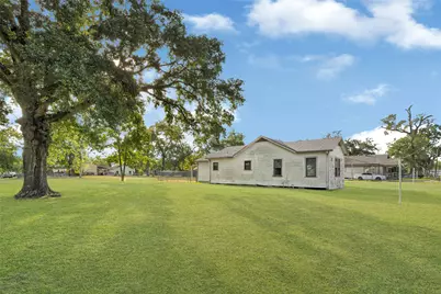 203 S 6th Street, Highlands, TX 77562 - Photo 2