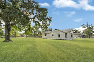 203 S 6th St, Highlands, TX 77562 - Photo 2