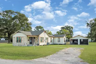 203 S 6th St, Highlands, TX 77562 - Photo 12