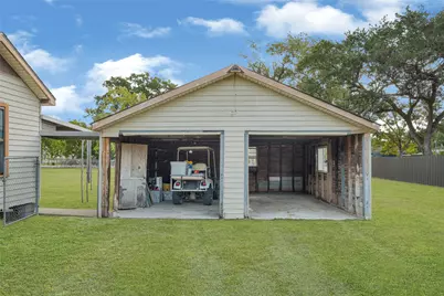 203 S 6th Street, Highlands, TX 77562 - Photo 4