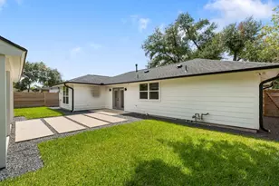 1910 Lynnview Dr, Houston, TX 77055 - Photo 30