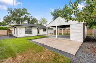 1910 Lynnview Dr, Houston, TX 77055 - Photo 22