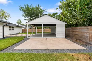1910 Lynnview Dr, Houston, TX 77055 - Photo 24