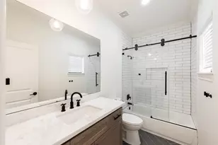 25 Woodsborough Cir, Spring Valley Village, TX 77055 - Photo 32