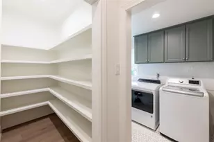 25 Woodsborough Cir, Spring Valley Village, TX 77055 - Photo 10