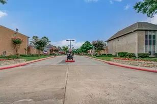 11002 Hammerly Blvd, Houston, TX 77043 - Photo 32
