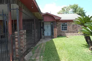 8535 Wiggins St, Houston, TX 77029 - Photo 2