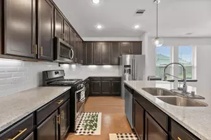 7703 Cowdray Ln, Fulshear, TX 77441 - Photo 4