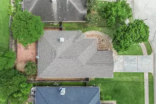 4055 Bentwood Dr, Dickinson, TX 77539 - Photo 4