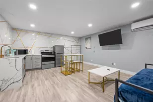 1116 Banks St, Houston, TX 77006 - Photo 2