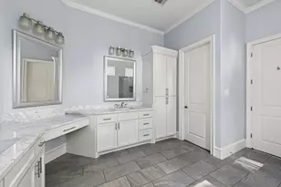 818 W 43rd St, Houston, TX 77018 - Photo 18