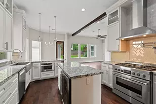 818 W 43rd St, Houston, TX 77018 - Photo 10