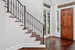818 W 43rd St, Houston, TX 77018 - Photo 2