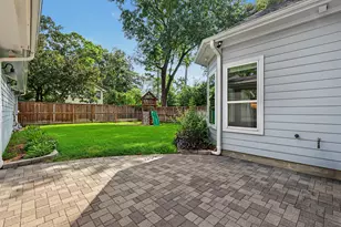 818 W 43rd St, Houston, TX 77018 - Photo 32