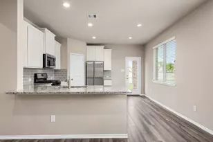 9278 Inland Leather Ln, Conroe, TX 77385 - Photo 8