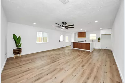 717 Phyllis Court, Conroe, TX 77303 - Photo 6