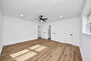 717 Phyllis Ct, Conroe, TX 77303 - Photo 10