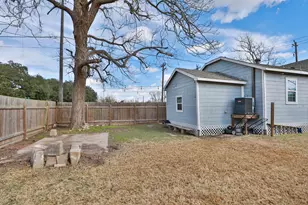 323 N Outlar St, Wharton, TX 77488 - Photo 32