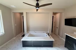 838 Oak Ridge Dr, Angleton, TX 77515 - Photo 36