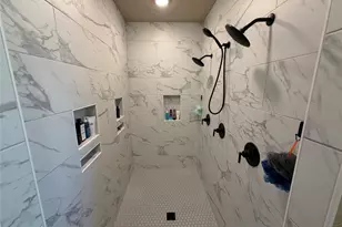 838 Oak Ridge Dr, Angleton, TX 77515 - Photo 40