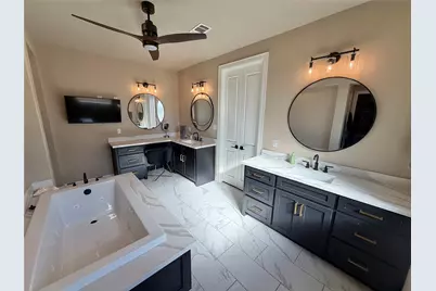 838 Oak Ridge Drive, Angleton, TX 77515 - Photo 38