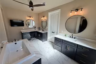 838 Oak Ridge Dr, Angleton, TX 77515 - Photo 38