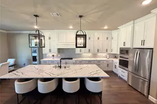 838 Oak Ridge Dr, Angleton, TX 77515 - Photo 14